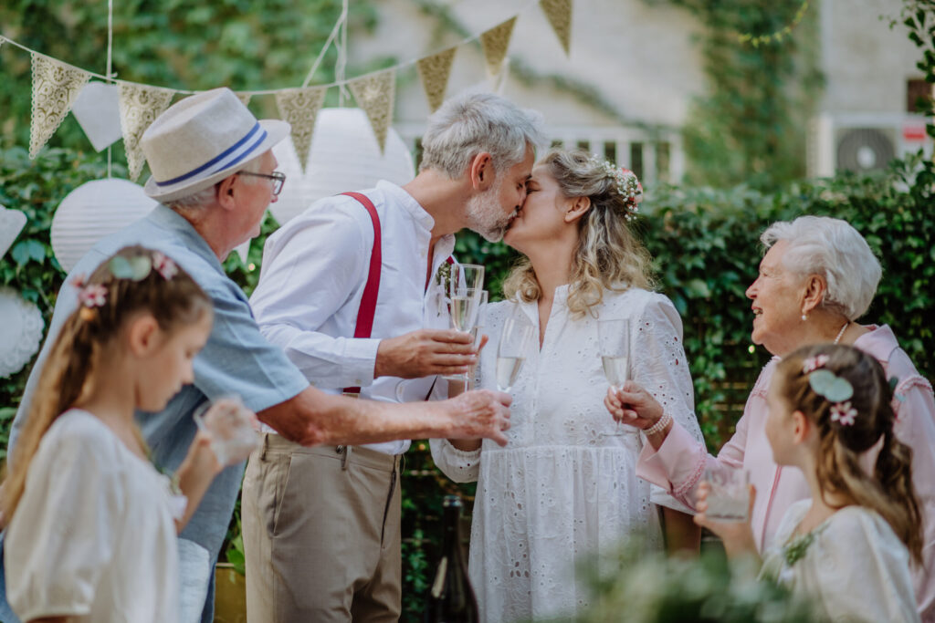 Kleine Hochzeit, kleine Hochzeitsgesellschaft - Tiny Wedding mit Familie und Freunde 