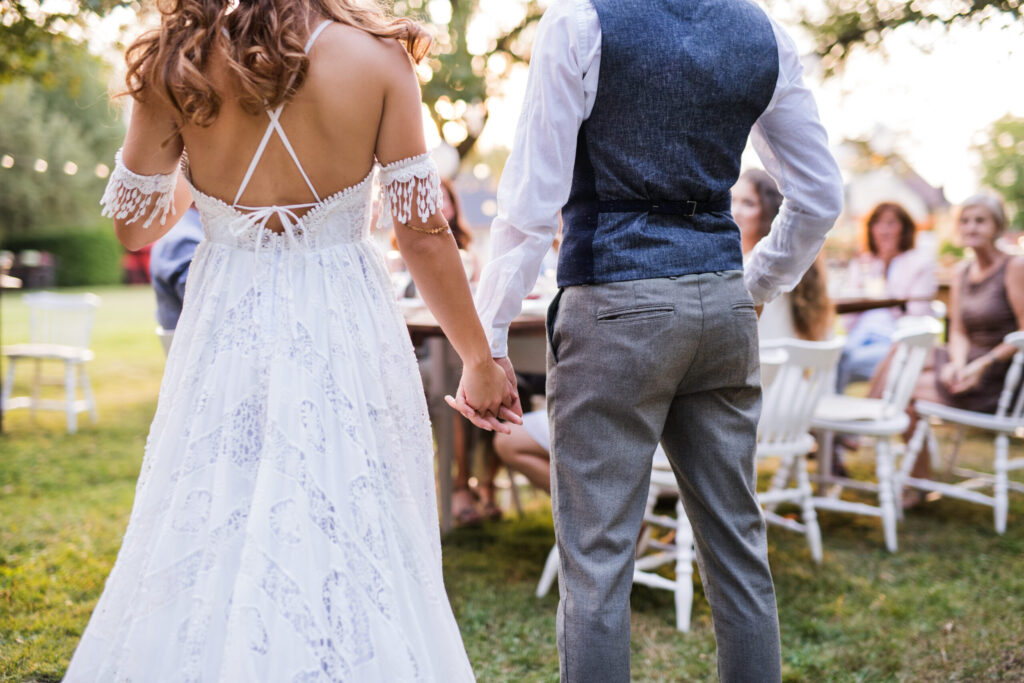 Heiraten im engsten Kreis im Garten - Tiny Wedding persönlich und stillvoll