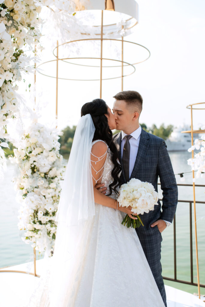 Zeremonie einer freien Trauung - Hochzeit in der Natur