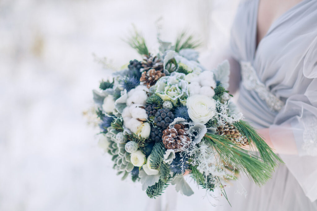 Hochzeit im Winter: So wird eure Winterhochzeit stilvoll und entspannt 2 Blumenstrauß für eine Winterhochzeit - Hochzeitsplanung für eine Winter Wedding