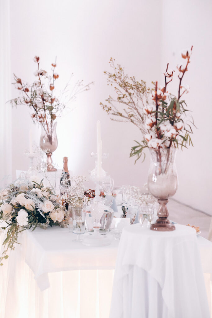 Hochzeit im Winter: So wird eure Winterhochzeit stilvoll und entspannt 3 Dekoration und Blumen für eine Winterhochzeit - Heiraten im Winter mit Wedding Planner