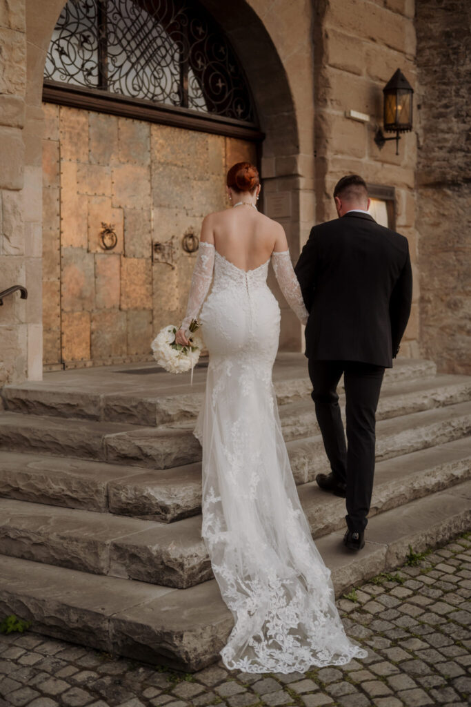 Heiraten am Bodensee: Interview mit Hochzeitsplanerin Denise Wolf 2 Brautpaar bei der Hochzeitslocation am Bodensee