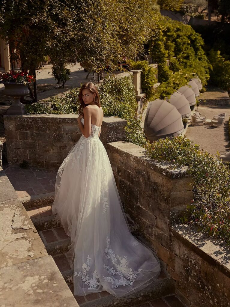 Modeca Brautkleider: Was die Marke laut Ivory & Blush aus Aalen so besonders macht 4 Davin Modeca