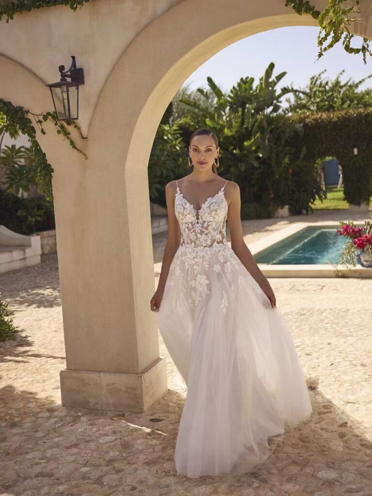 Modeca Brautkleider: Was die Marke laut Ivory & Blush aus Aalen so besonders macht 7 Modeca Hochzeitskleid
