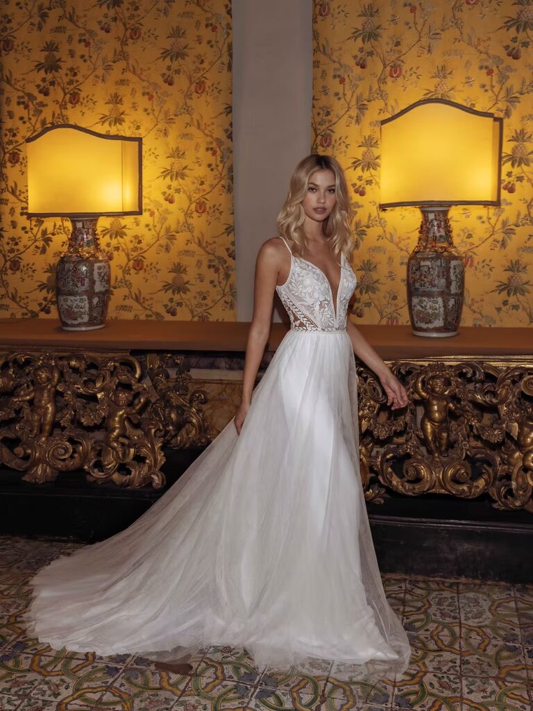 Modeca Brautkleider: Was die Marke laut Ivory & Blush aus Aalen so besonders macht 10 Modeca Reign Hochzeitskleid